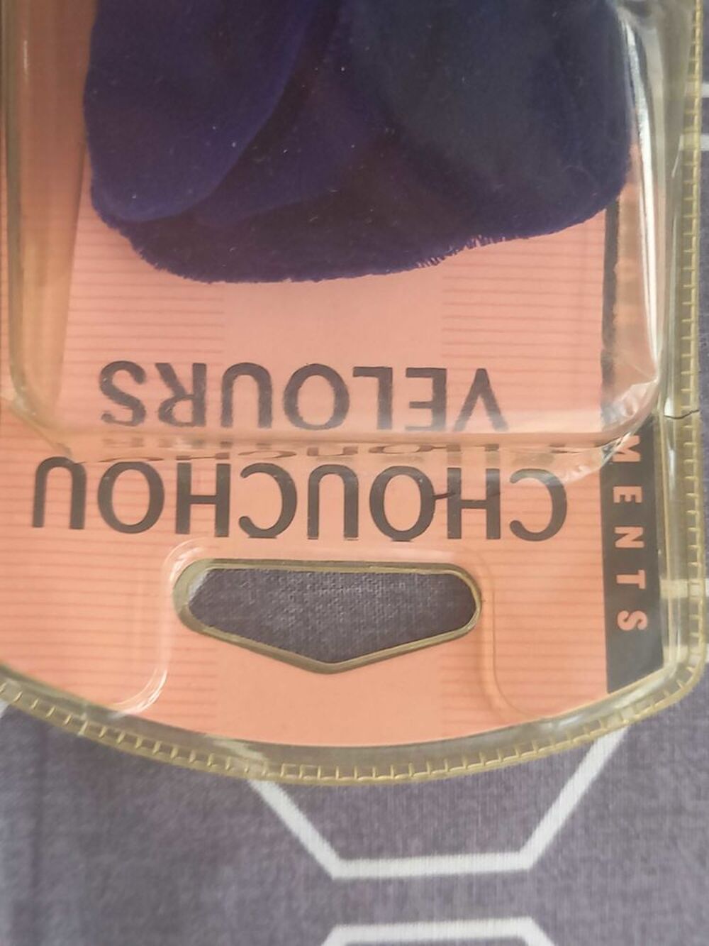 Chouchou velours, neuve, violet. Bo&icirc;te d'emballage ab&icirc;m&eacute; mais jamais ouvert Vêtements