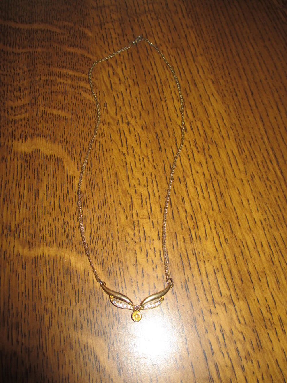 cha&icirc;ne ou collier fantaisie Bijoux et montres