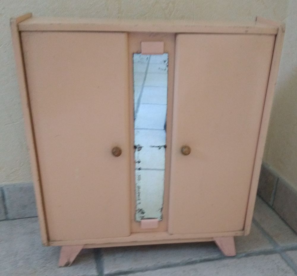 Armoire de poup&eacute;e Mobilier enfants