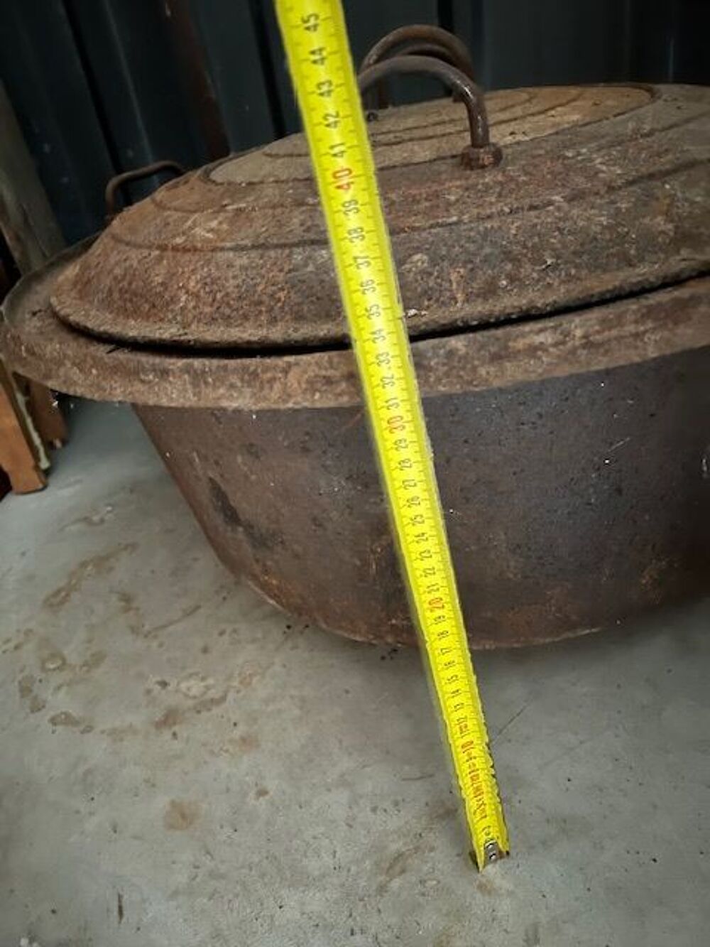 Grande "po&euml;llone" en fonte pour la cuisine du Cochon 