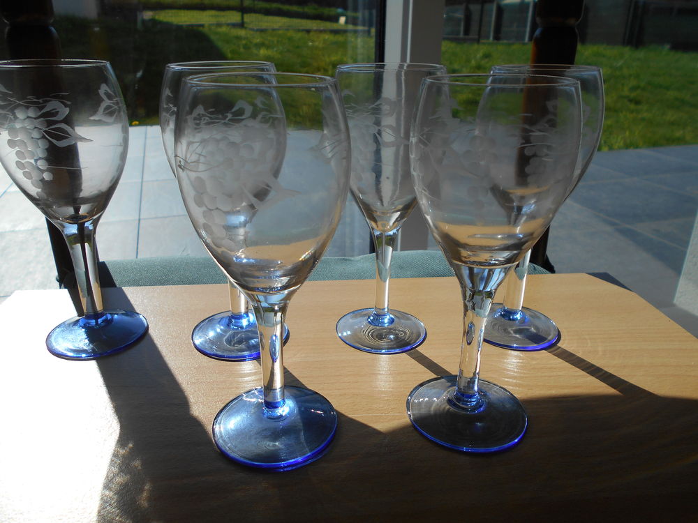 Lot de six verres &agrave; vin neufs Cuisine