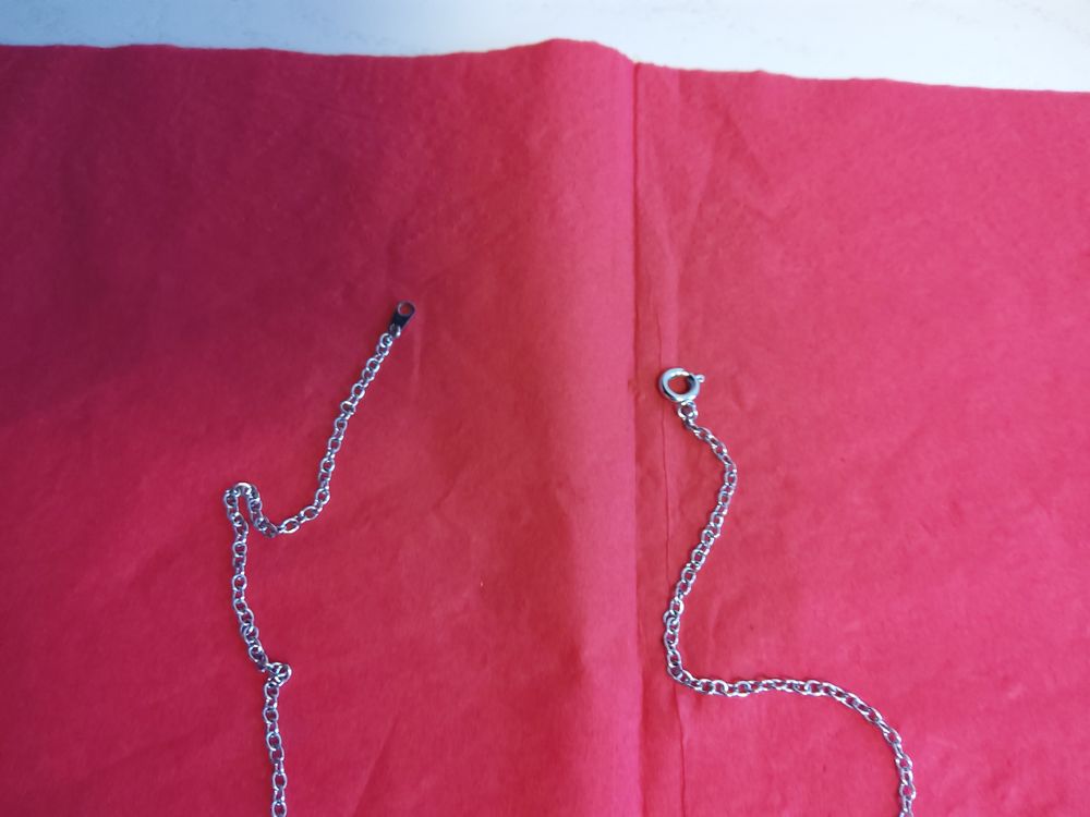 COLLIER cha&icirc;nette avec Anges et coeurs Bijoux et montres