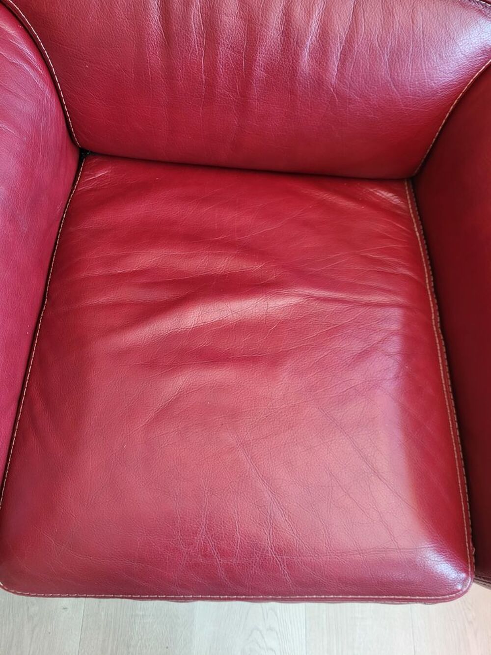 Fauteuil en cuir bordeaux (buffle) 
Meubles