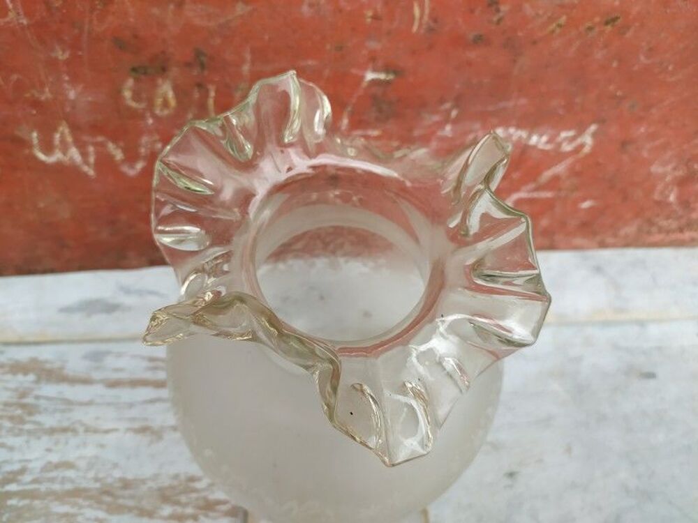 Grande Tulipe de Lampe &agrave; P&eacute;trole Globe Verre D&eacute;poli 
Décoration