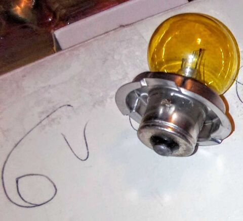 paire Ampoule jaune 6v15w. mbk 18 Lampertheim (67)