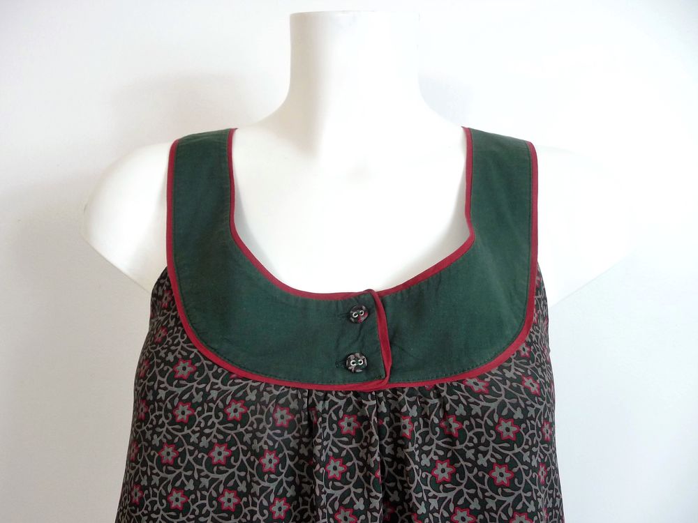 Top Fleuri Vert Fonc&eacute; Rouge et Kaki- Ici et Maintenant Vêtements