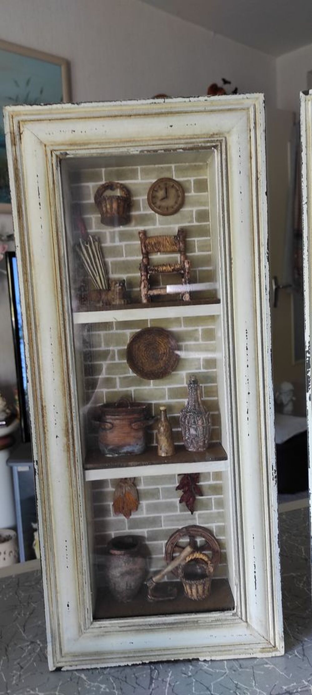 vitrine murale decor&eacute;e
60 CM X 46 CM
Décoration