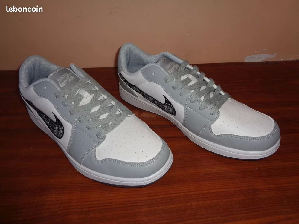Basket blanche T 43 Chaussures