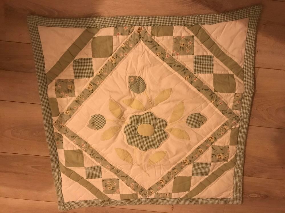 HOUSSE D OREILLER en PATCHWORK tons vert Décoration