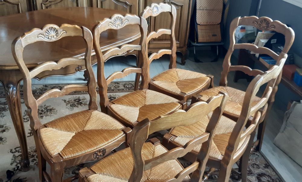 Salle &agrave; manger de style, noyer massif Meubles