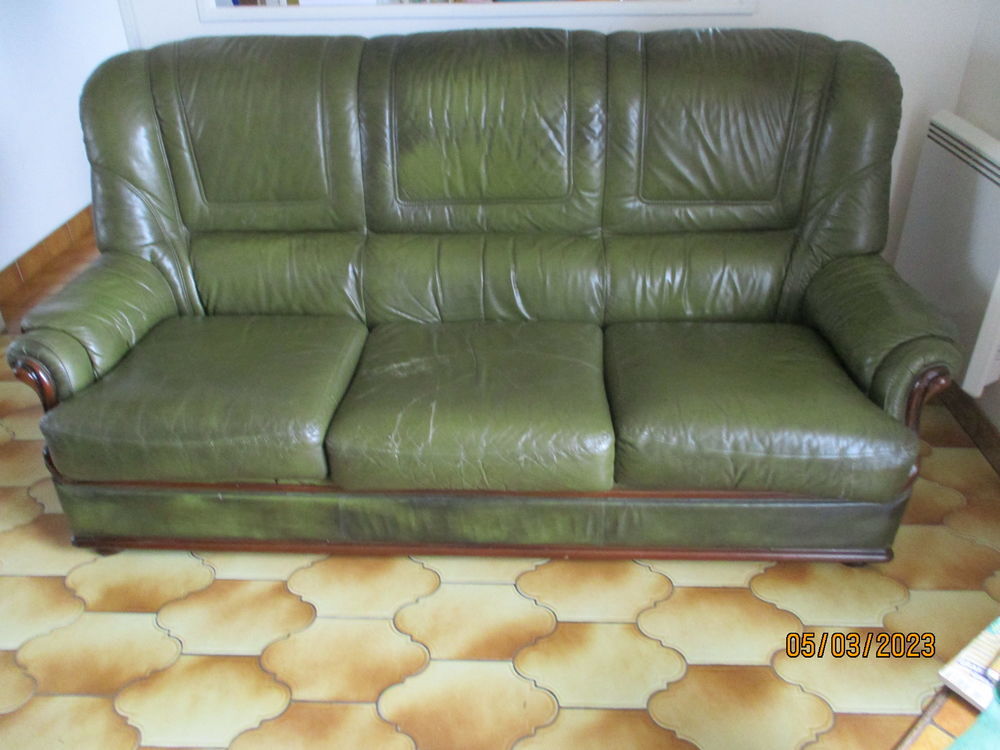 CANAPE ET UN FAUTEUIL Meubles