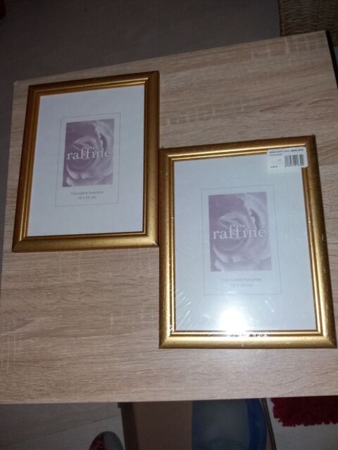 Deux cadres photos neufs 18cm x 24 cm, bordure dor�e. 3 Monceaux (60)