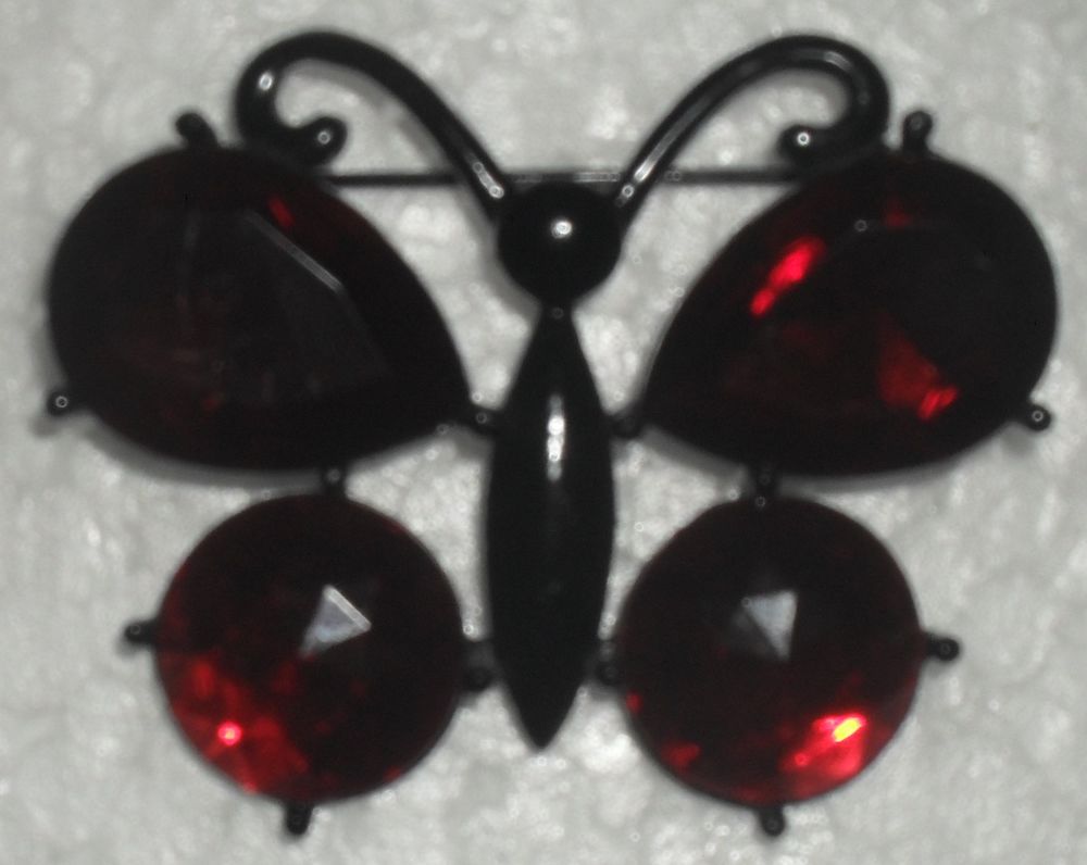 BROCHE PAPILLON noire avec verres rouges Bijoux et montres