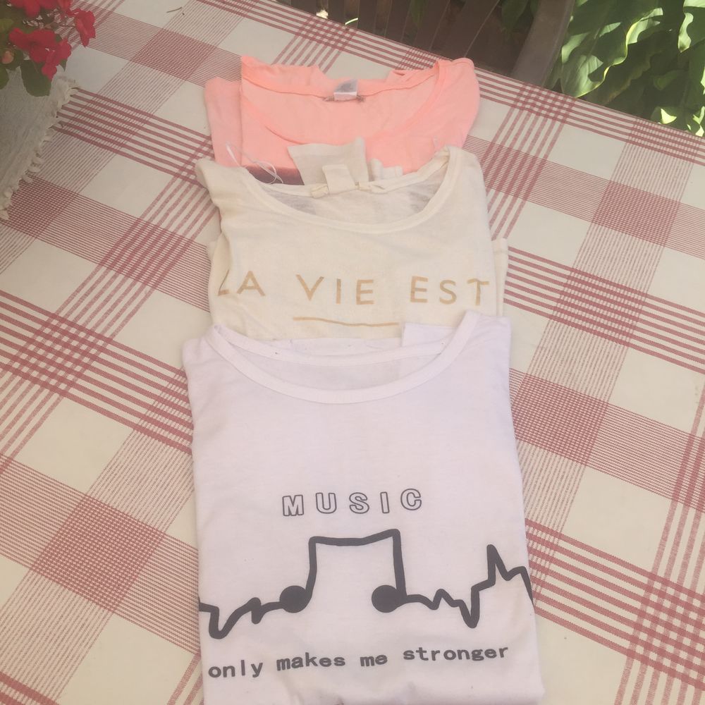 Lot de 3 tee shirt - taille S Vêtements
