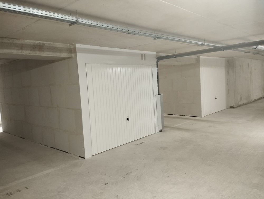 Location Parking/Garage DERNIERS BOXES AVEC VIDEOSURVEILLANCE CHAMPS/MARNE Champs-sur-marne