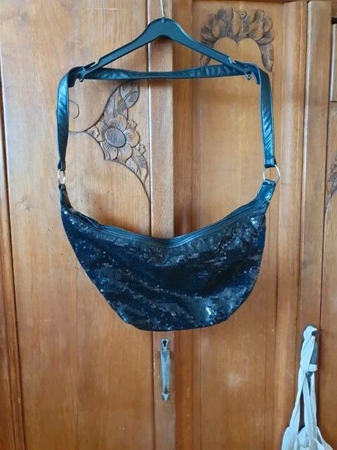 Sac banane marge noir à strass 4 Sansac-de-Marmiesse (15)
