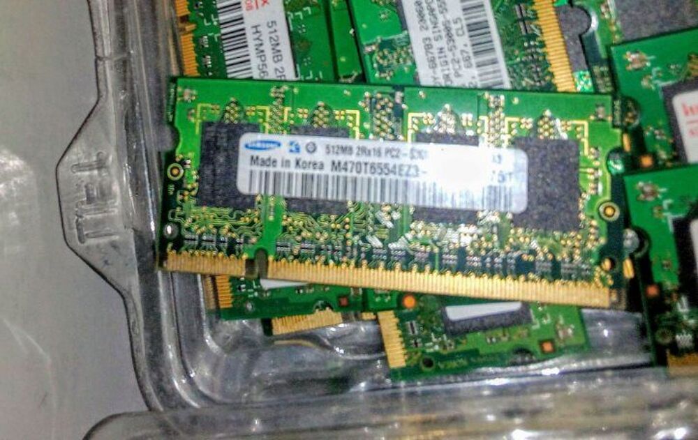 LOT DE 20 MEMOIRES PC2 - 5300 512MO pour portable informatiq Matériel informatique
