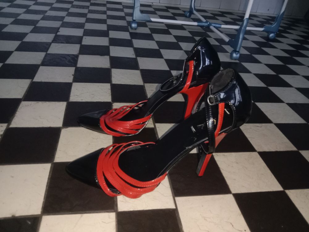 LOT PLUSIEURS PAIRES DE CHAUSSURES SEXY T43 et 44 Chaussures