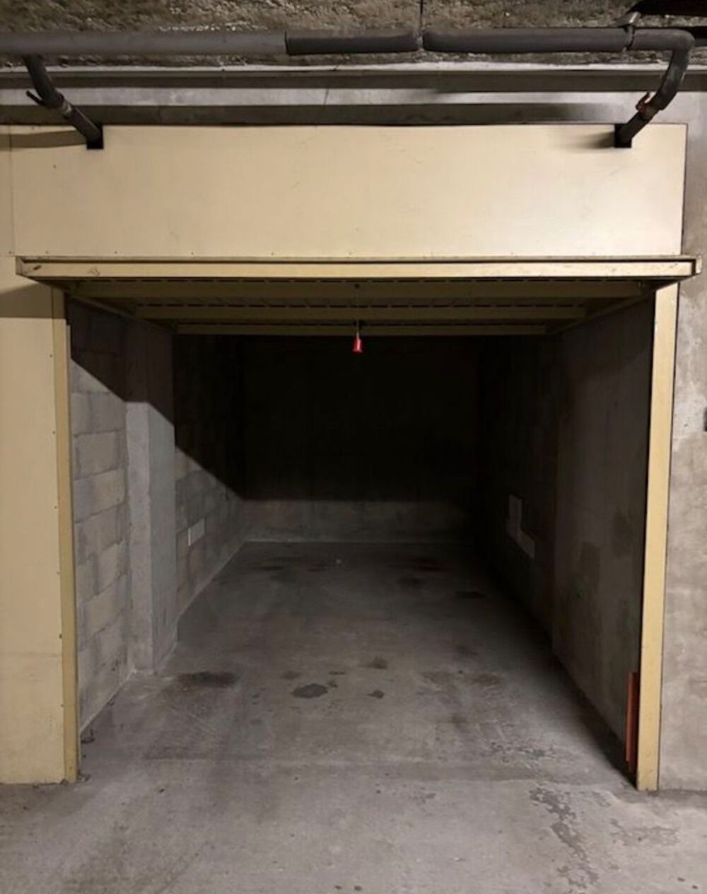 Location Parking/Garage Garage Box, fermé 13 m², Saint-Priest, Centre du village Saint-priest