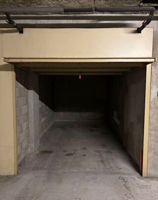  Parking / Garage à louer 13 m² Saint-priest