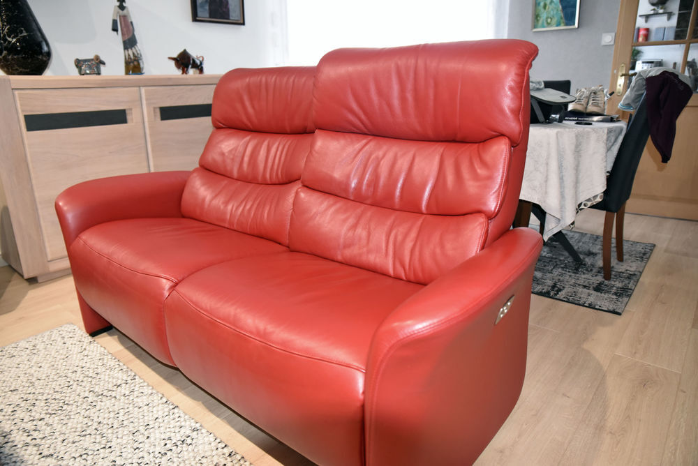 canap&eacute; cuir &eacute;lectrique 
Meubles