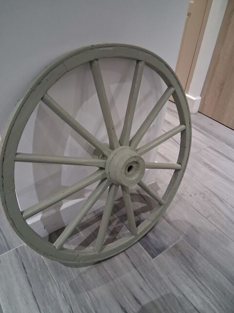Roue de charette ancienne 40 Grasse (06)