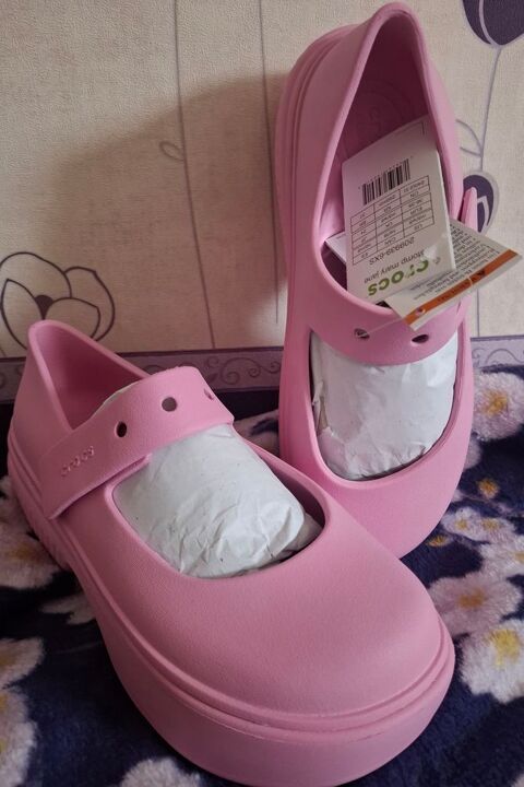 Sandales Crocs roses Stomp Mary Janes neuves Sathonay-Camp (69)