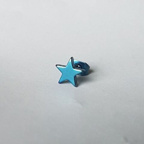 Piercing clou, �toile bleu vernis 2 Nimes (30)