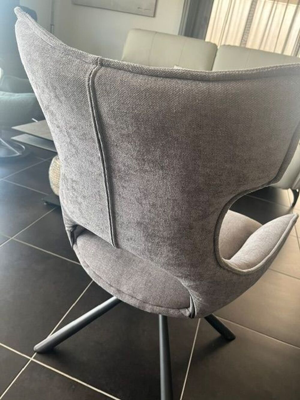 d'un lot de 6 chaises design Meubles