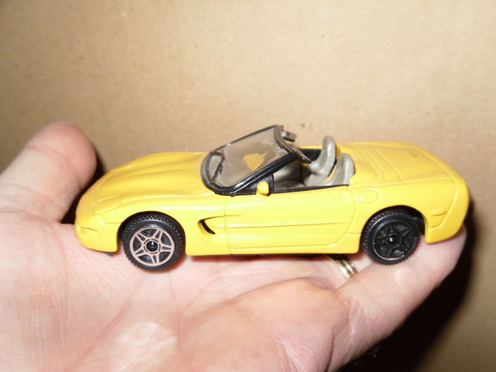 Corvette Chevrolet jaune M&eacute;tal,Burago Italy 10,4cm Jeux / jouets