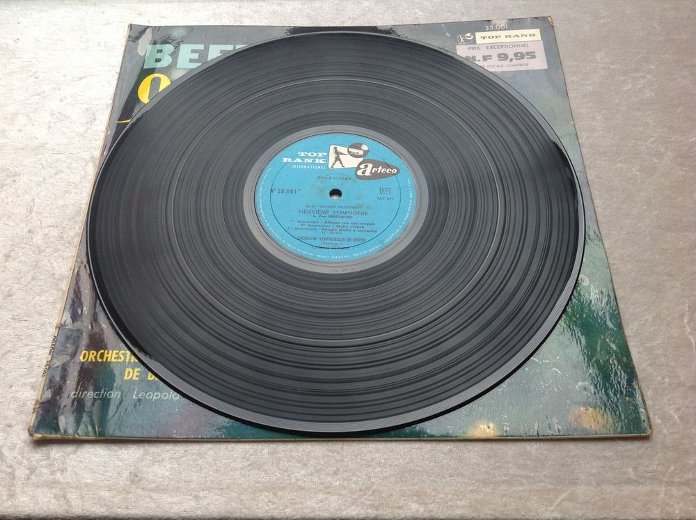 BEETHOVEN 9&egrave;me SYMPHONIE 33 TOURS Envoi Possible
CD et vinyles