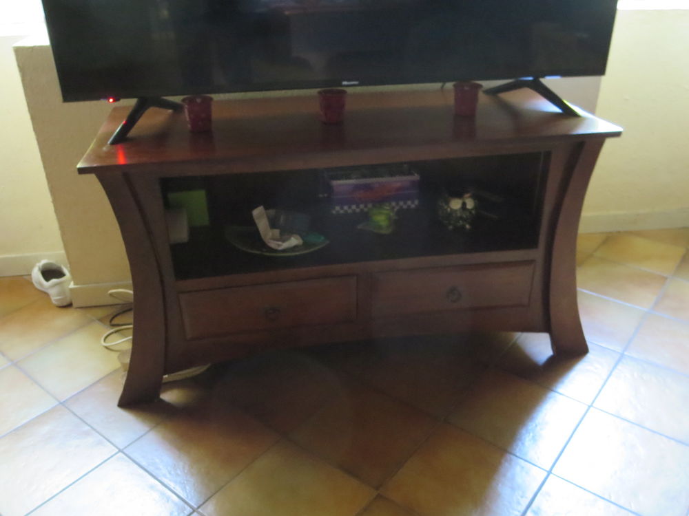 Petit meuble bas 
Meubles