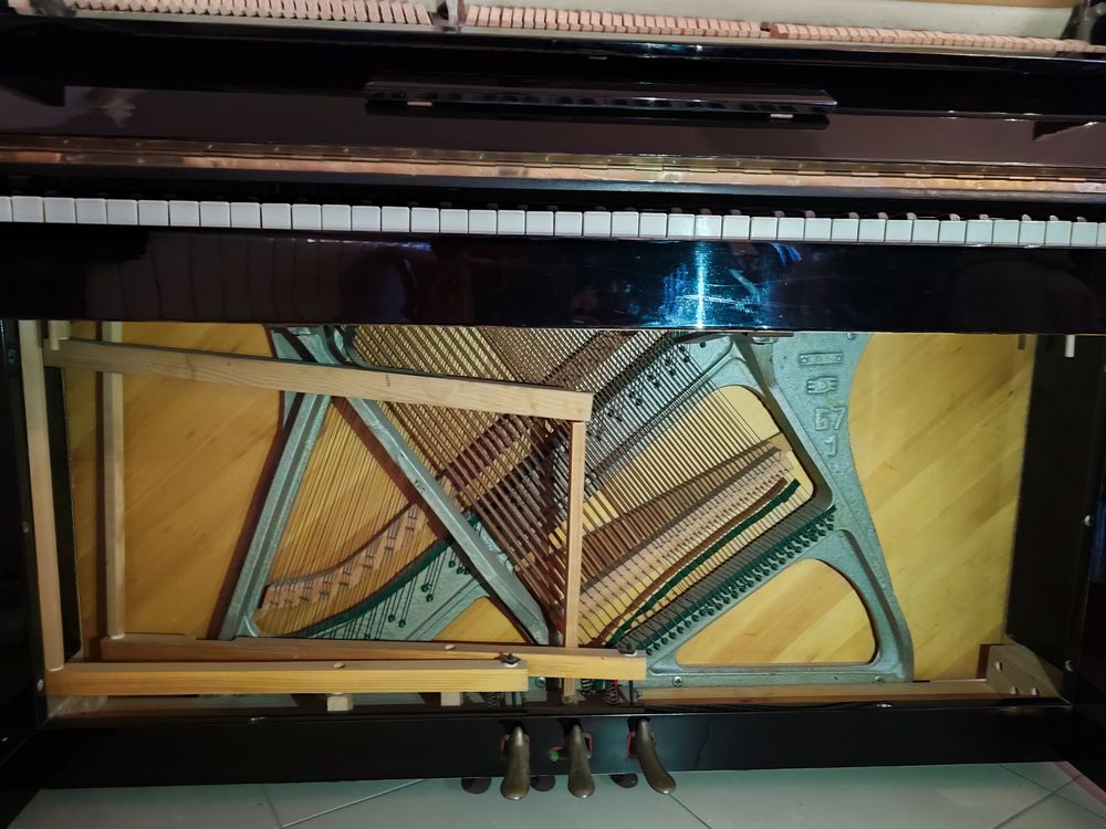 Piano droit Instruments de musique