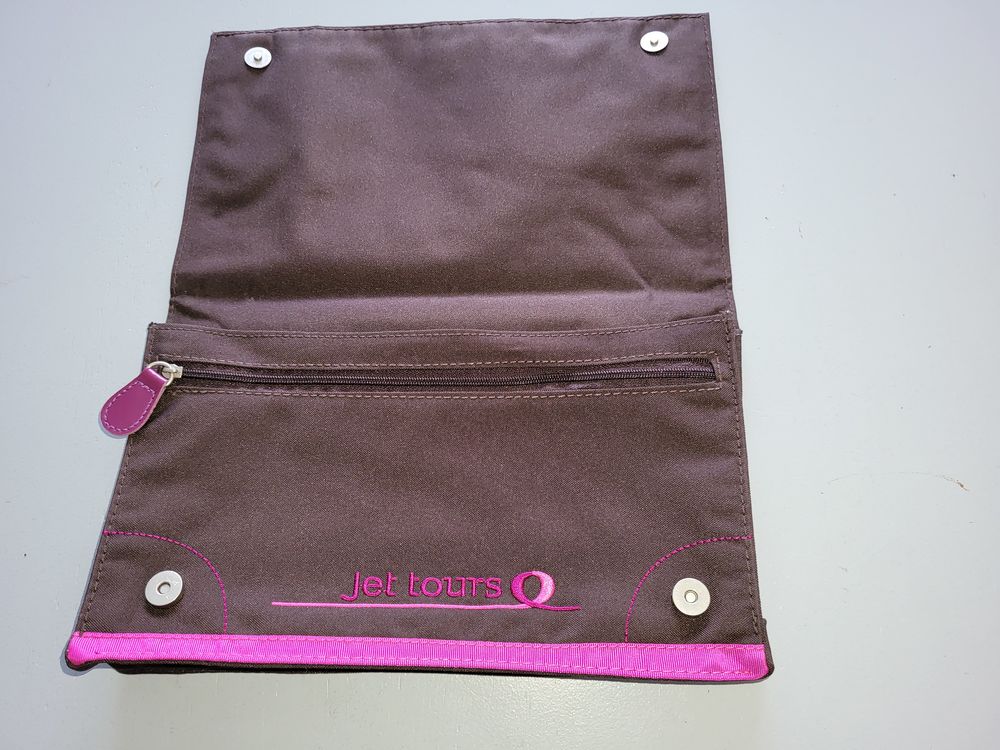  4 sacs de voyage + 1 sac &agrave; dos + 1 pochette 