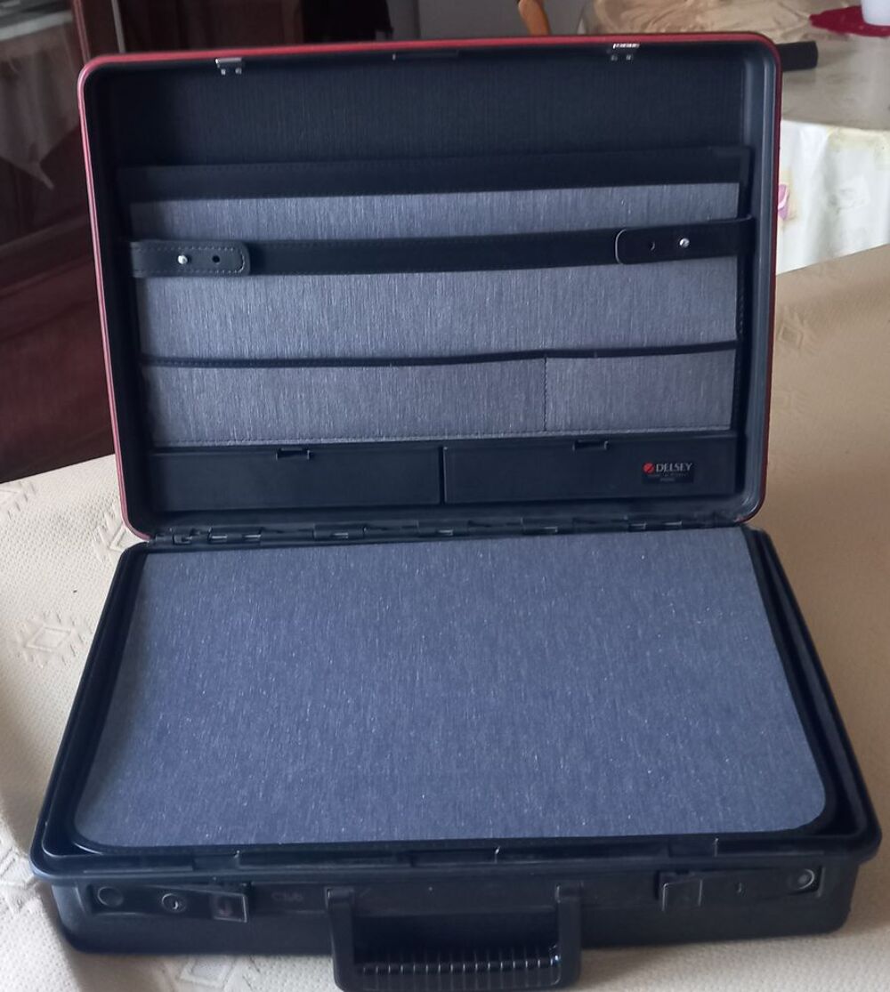 Attach&eacute; case Delsey Maroquinerie