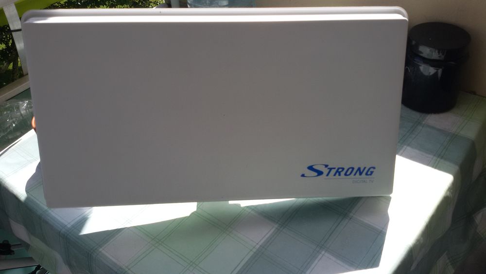 Vend antenne satellite rectangulaire 2 sorties.
Matériel informatique