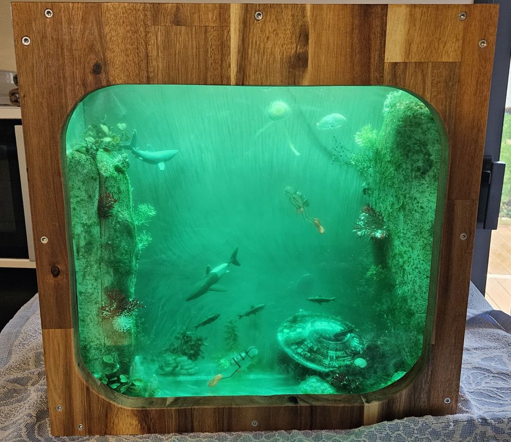 Cr&eacute;ation artistique en r&eacute;sine repr&eacute;sentant un fond marin... 
