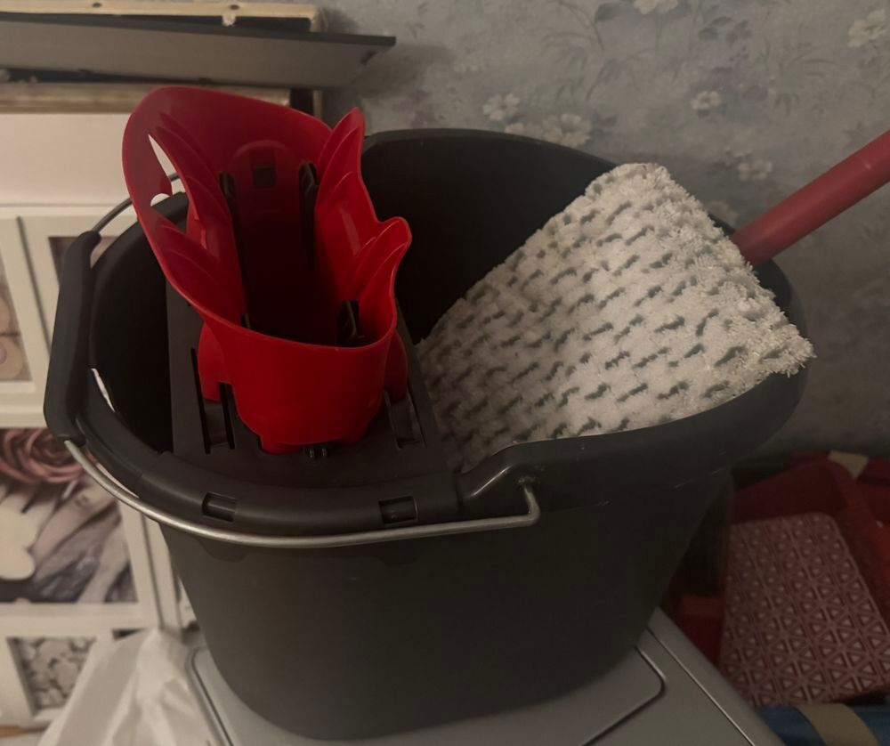 Ensemble sceau de m&eacute;nage balai et toile Bricolage
