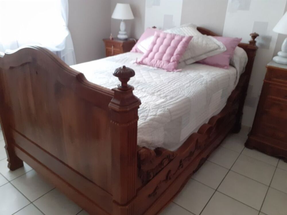 LIT EN NOYER MASSIF 120X190 
AVEC SOMMIER ET MATELAS Meubles