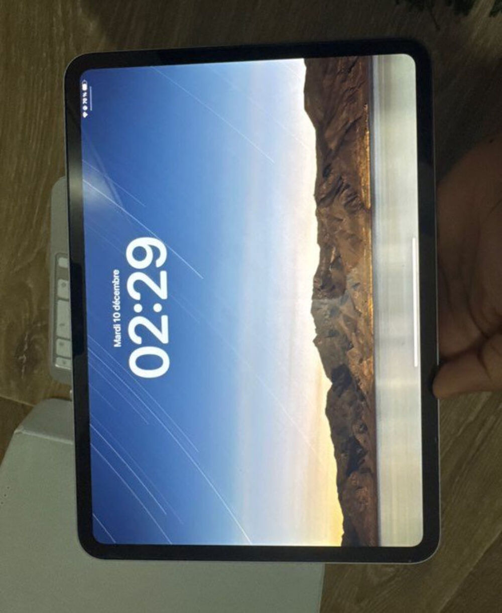 iPad Pro m4 + Apple keyboard m4 Téléphones et tablettes