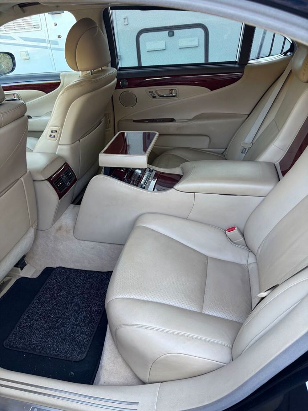 LS 600h L Pack Pr&eacute;sident A 2008 occasion 69620 L&eacute;tra