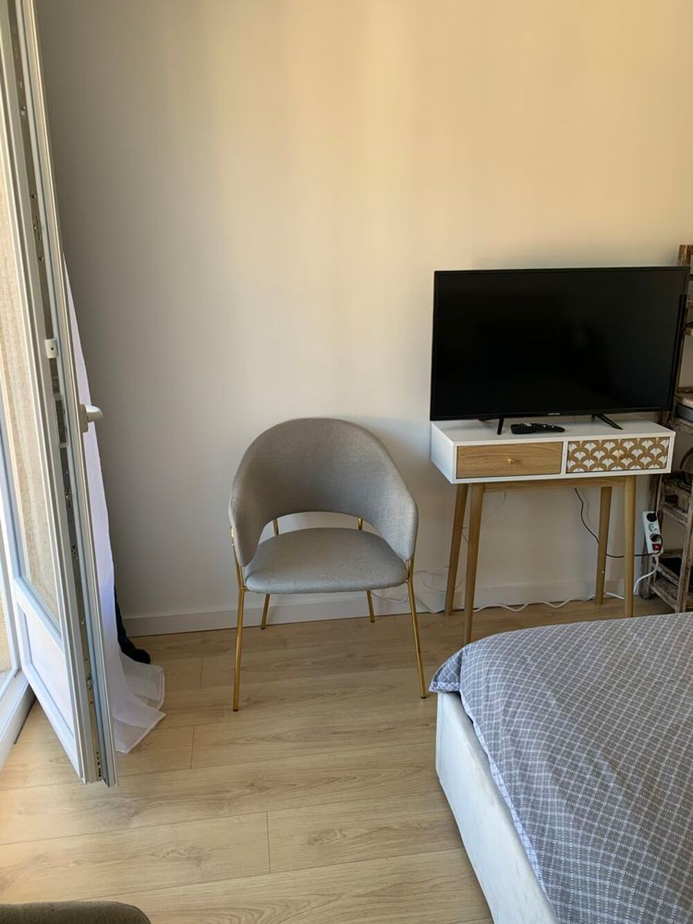 Location Appartement studio rénové et meublé à neuf avec balcon et parking Amélie-les-bains-palalda