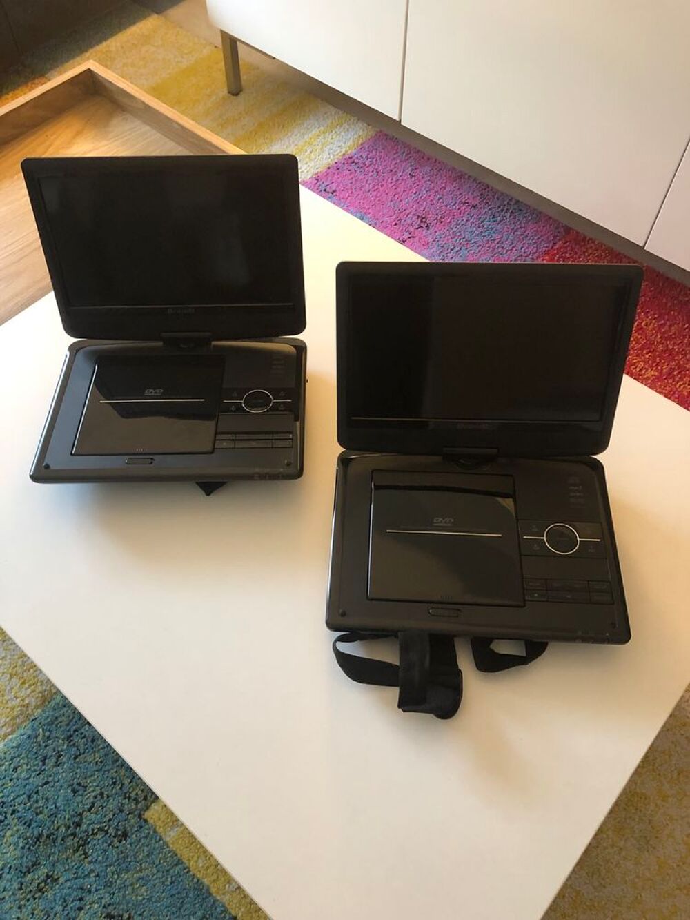 Lecteurs DVD portables avec &eacute;cran modulable Meubles