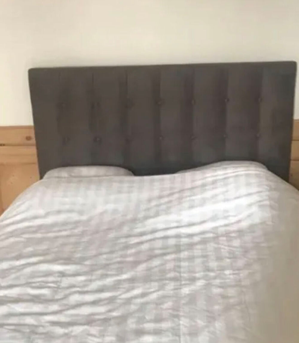 T&ecirc;te de lit en daim Meubles
