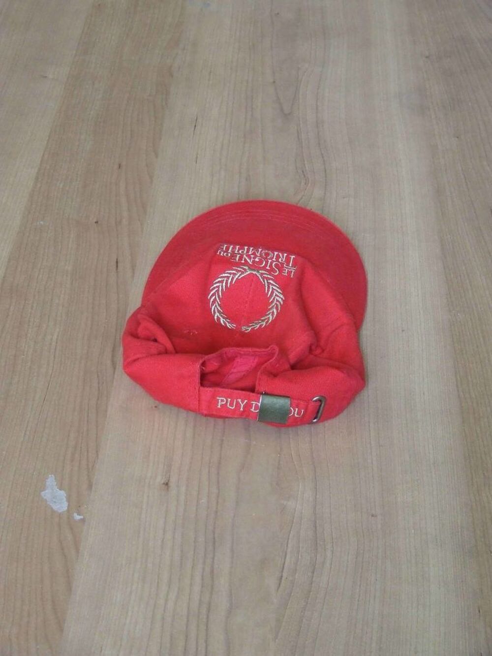 Casquette "&nbsp;Le signe du triomphe&nbsp;" LE PUY DU FOU NEUVE Vêtements