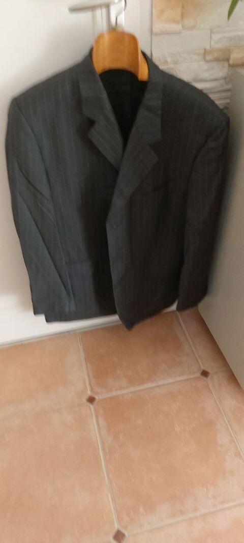 veste t grise avec fines rayures TED LAPIDUS 50 Le Thoronet (83)