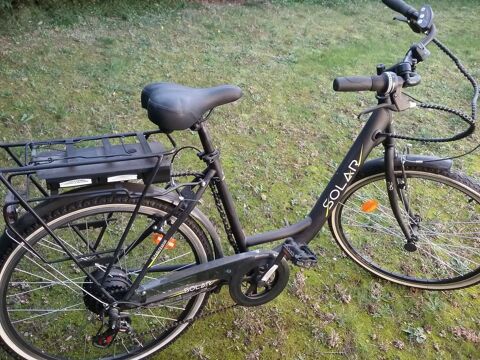 V�lo �lectrique noir .
150 Saint-Bonnet-de-Mure (69)