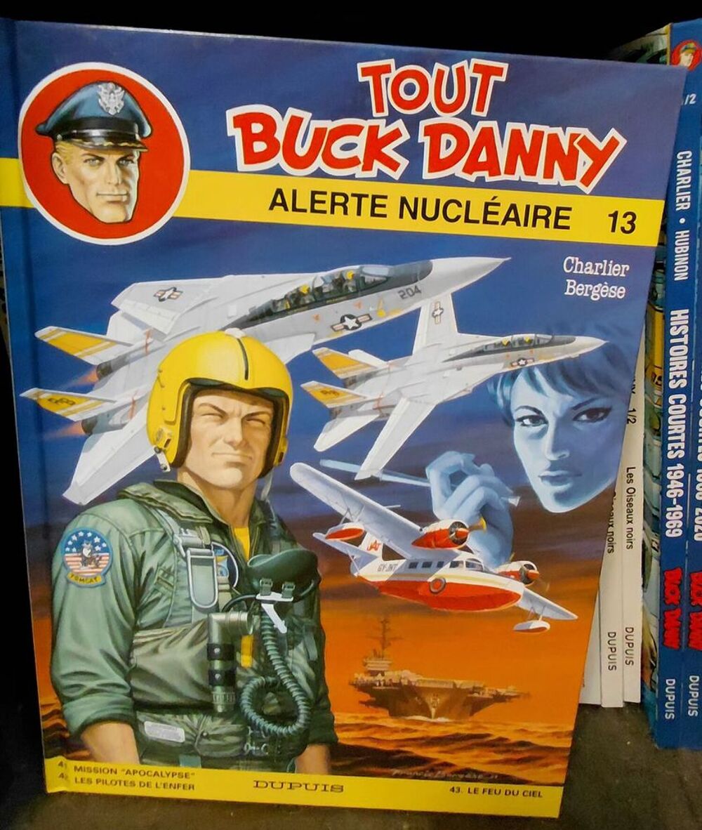 Mod&egrave;le r&eacute;duit v&eacute;hicules militaires et BD 