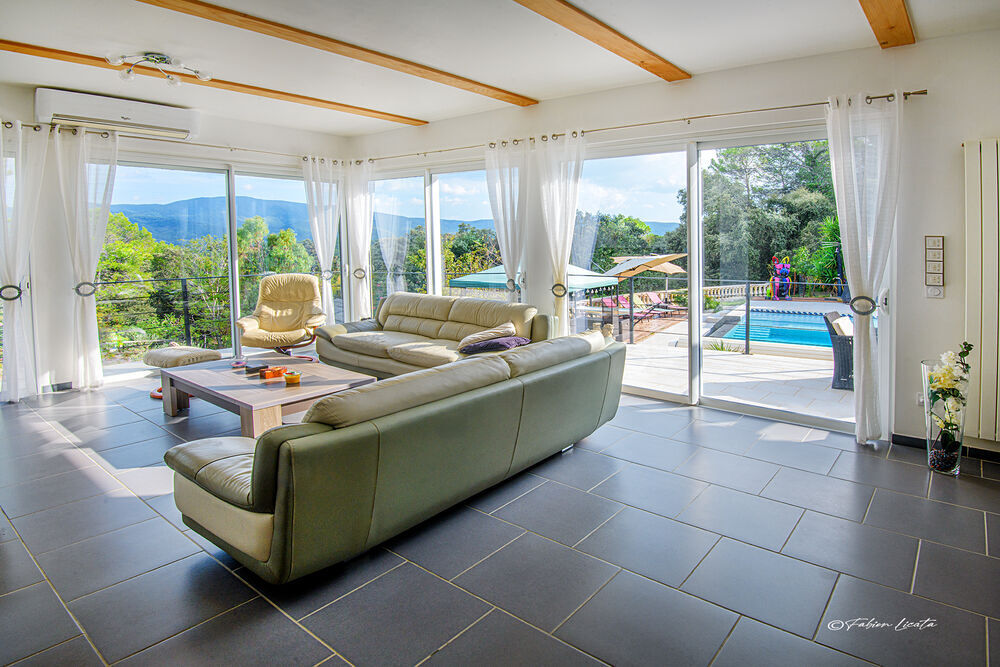 Vente Maison Maison de 7 pièces ? 250 m² + 150m² de dépendances Pignans