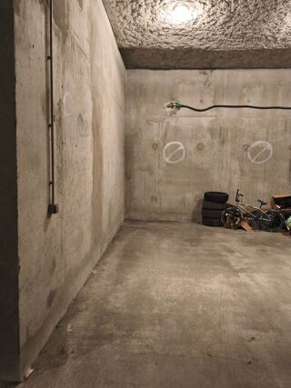 Parking / Garage à louer 13 m²